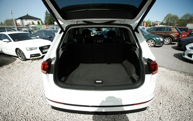 Volkswagen Tiguan cena 124900 przebieg: 200000, rok produkcji 2020 z Gostynin małe 781